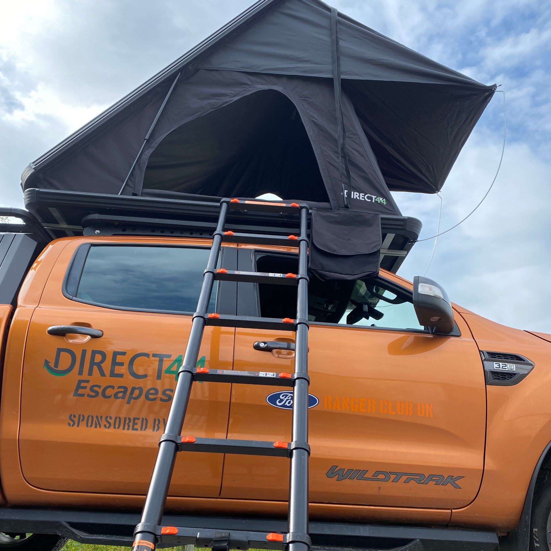 Direct4x4 Roof Top Tents All Black 2 Person Expedition Aluminium Clamshell Roof Top Tent