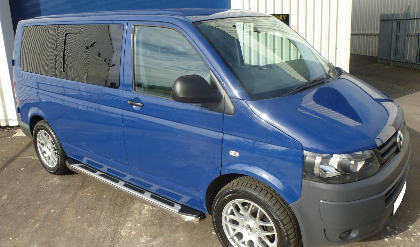 Direct4x4 Side Steps and Bars Suburban Side Steps Running Boards for Volkswagen Transporter T5 SWB