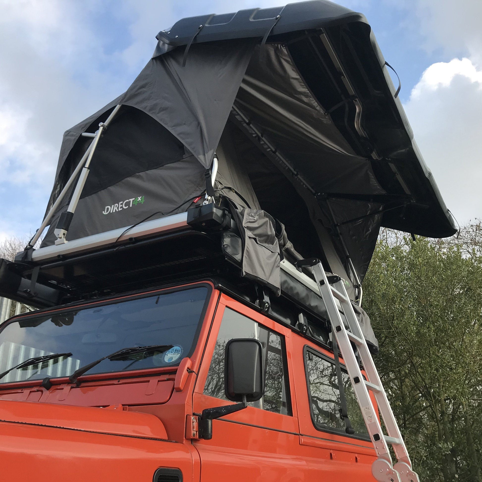 Direct4x4 Roof Top Tents Granite Grey Pathseeker 2 Person Auto Solar Hard Shell Roof Top Camping Tent