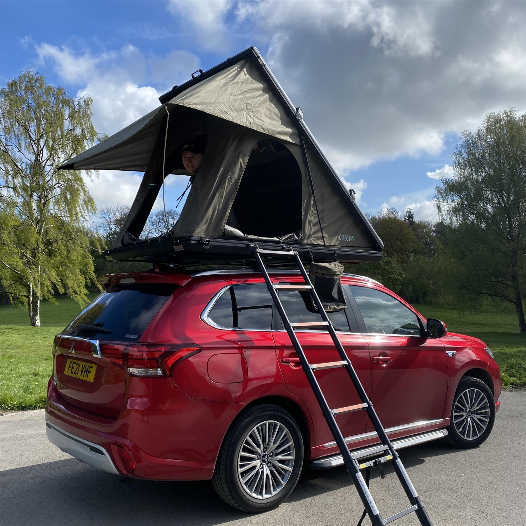 Direct4x4 Roof Top Tents ClamTrekk 2 Person Aluminium Clamshell Roof Top Tent