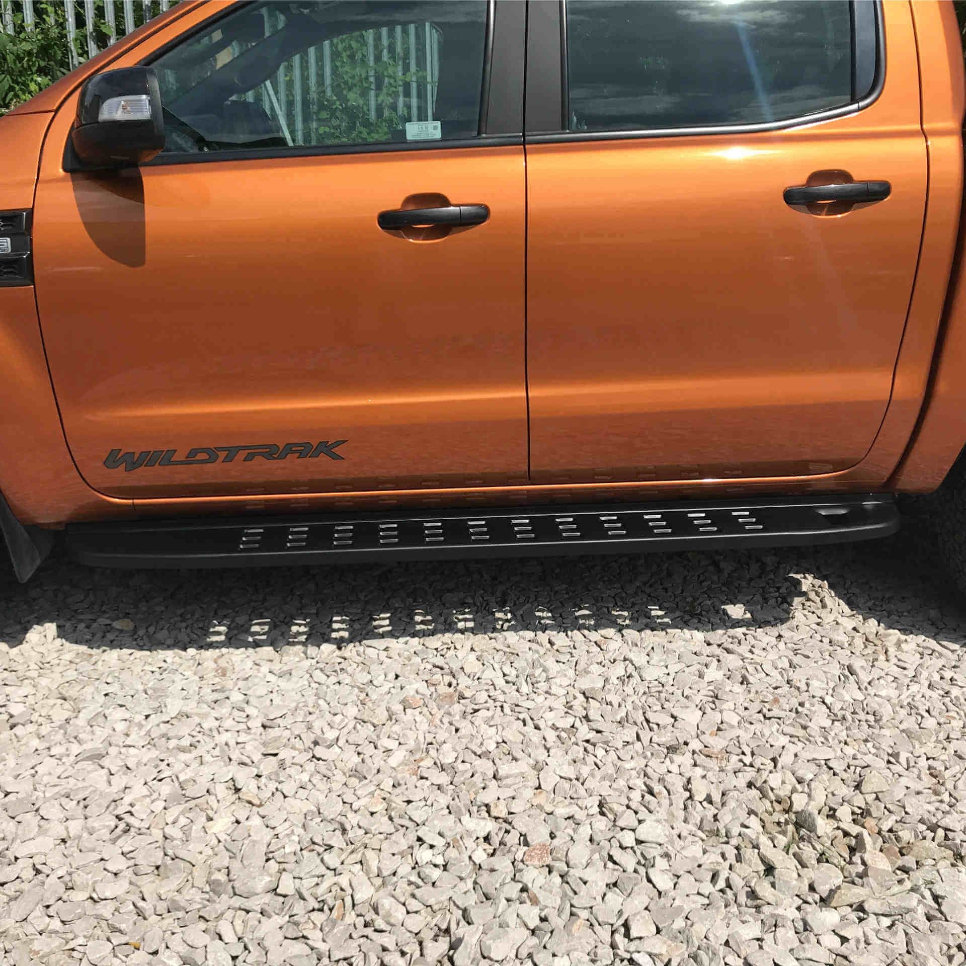 Direct4x4 Side Steps and Bars Gator Side Steps Running Boards for Nissan Navara NP300 2015+ Double Cab