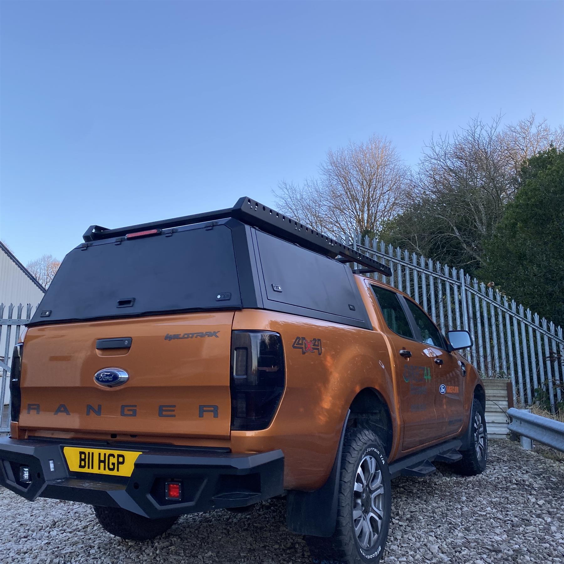 Direct4x4 Pickup Truck Hardtop Canopies Aluminium Canopy with Full Roof Rack for the Toyota