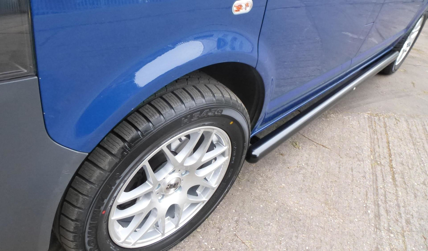 Direct4x4 Side Steps and Bars Black Side Bars with Rounded Ends for Volkswagen Transporter T6 LWB