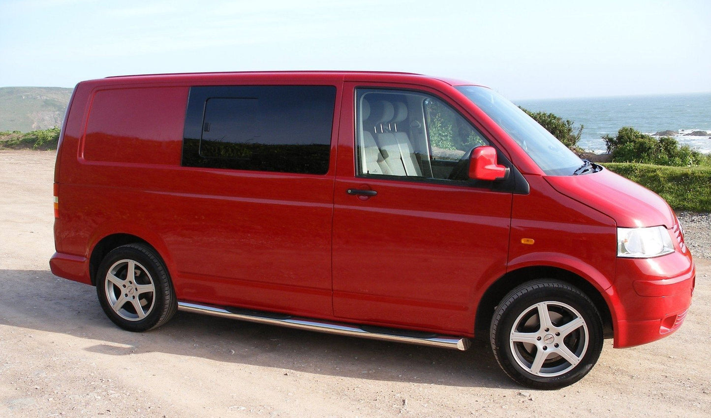 Direct4x4 Side Steps and Bars Stainless Steel Side Bars with Step Pads for Volkswagen Transporter T6 SWB