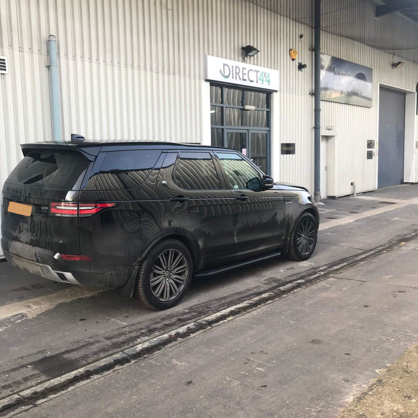 Direct4x4 Side Steps and Bars Black Raptor Side Steps Running Boards for Land Rover Discovery 5 2017+