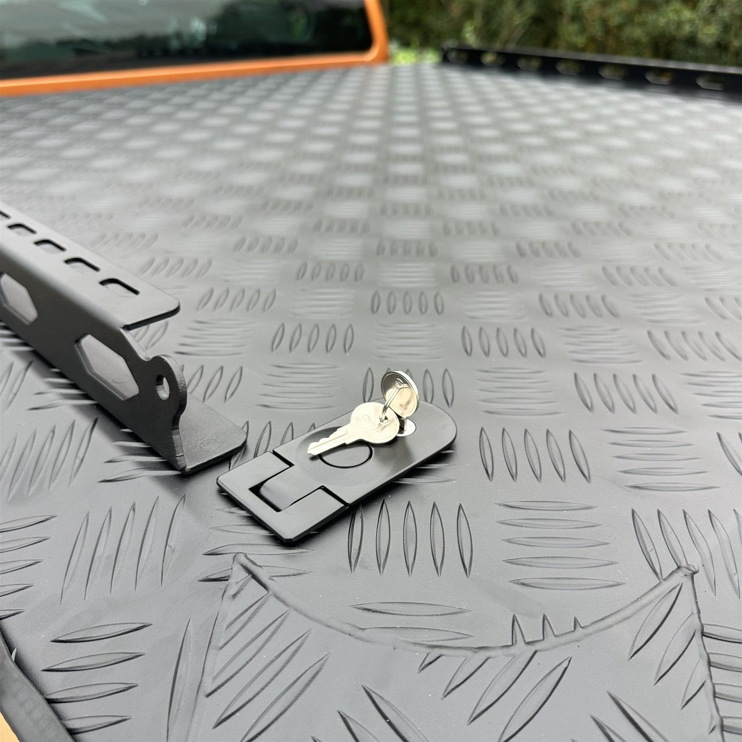 Direct4x4 Pickup Truck Tonneau Covers Black Aluminium Flat Tonneau Cover for Ford Ranger T6/T7/T8 2012-2022 MK3 (P375)