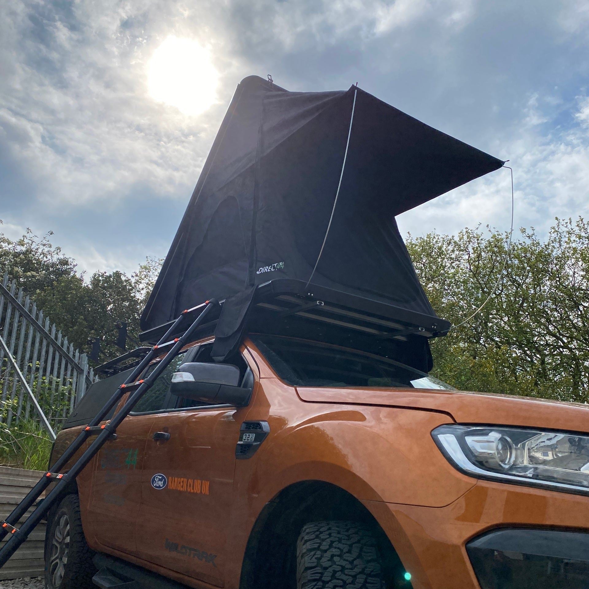 Direct4x4 Roof Top Tents All Black 2 Person Expedition Aluminium Clamshell Roof Top Tent