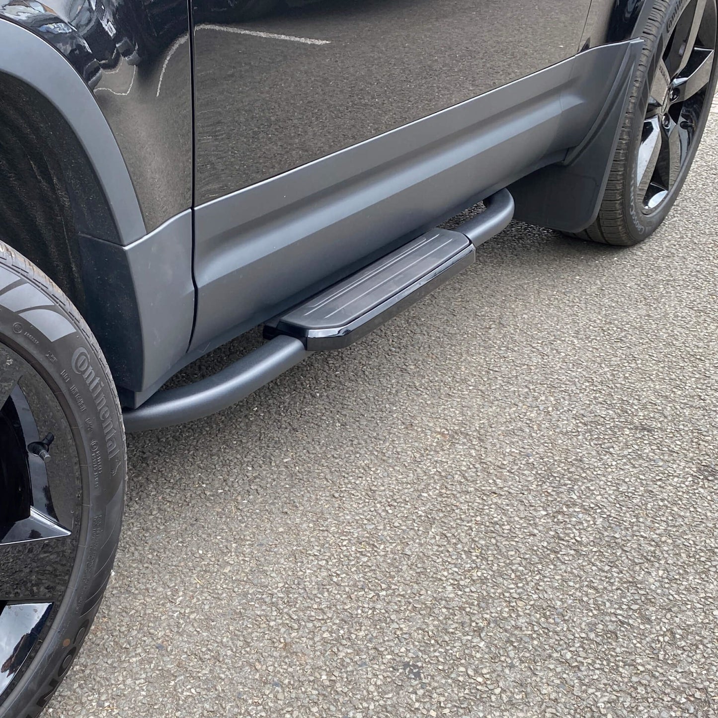 Direct4x4 Side Steps and Bars Black OE Style Side Steps for the Land Rover Defender 90 (L663) 2021+