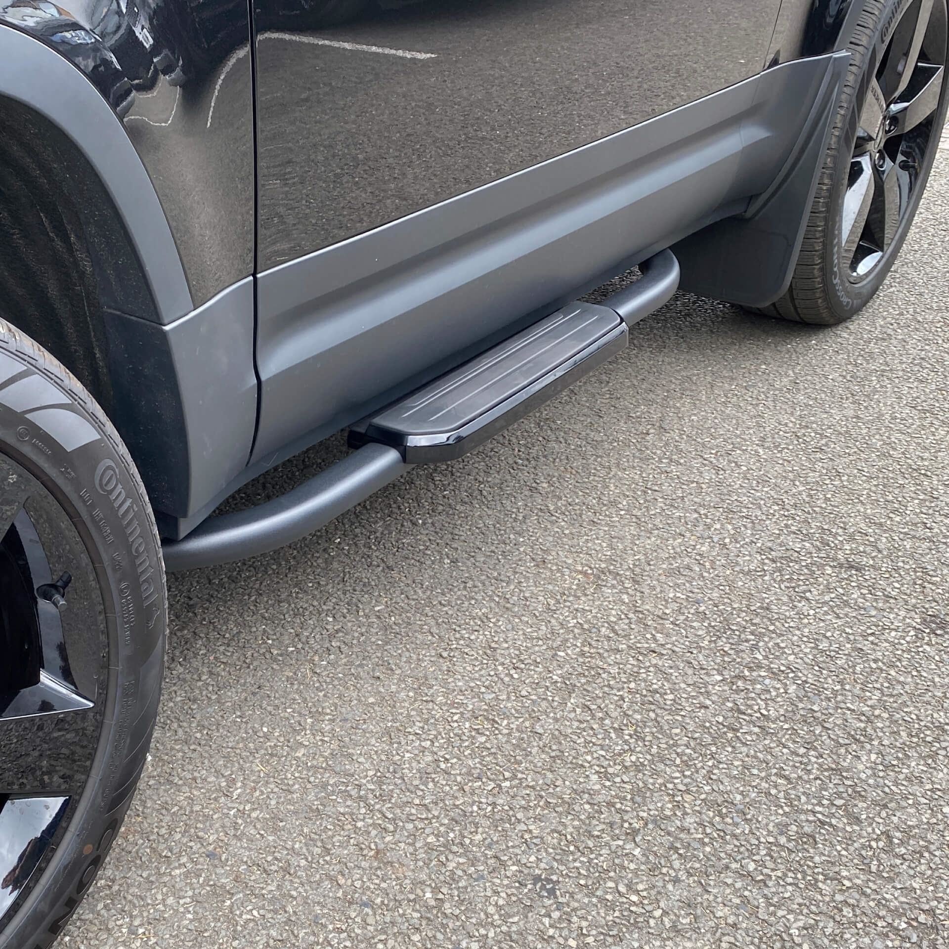 Direct4x4 Side Steps and Bars Black OE Style Side Steps for the Land Rover Defender 90 2021+