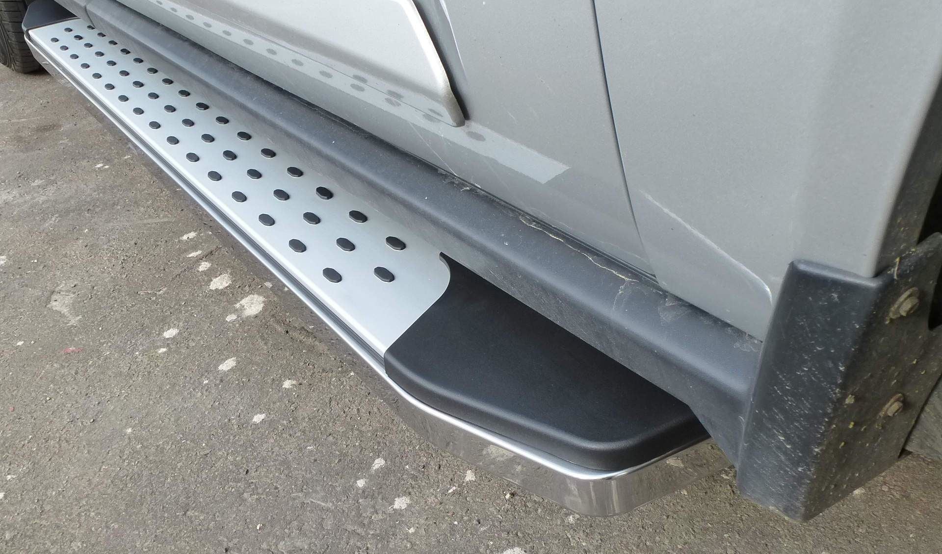 Direct4x4 Side Steps and Bars Freedom Side Steps Running Boards for Jeep Cherokee 2014+