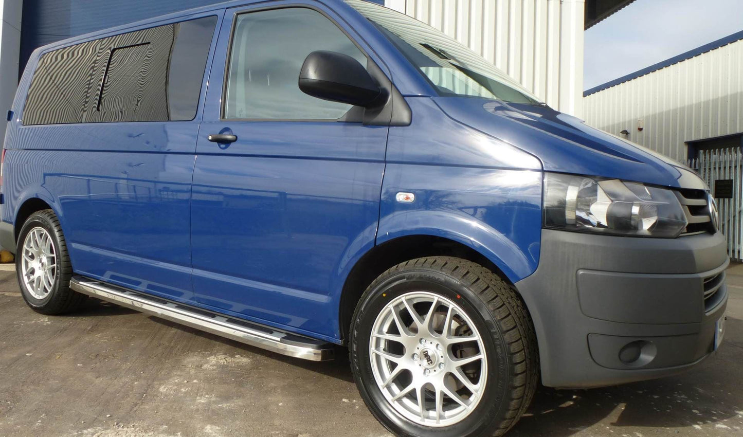 Direct4x4 Side Steps and Bars Suburban Side Steps Running Boards for Volkswagen Transporter T5 SWB
