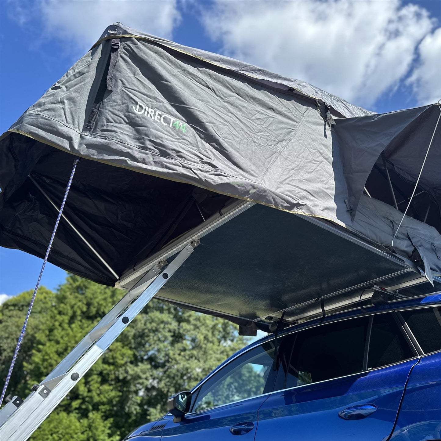 Direct4x4 Roof Top Tents Foldout 3 Person Roof Top Camping Tent in Granite Grey