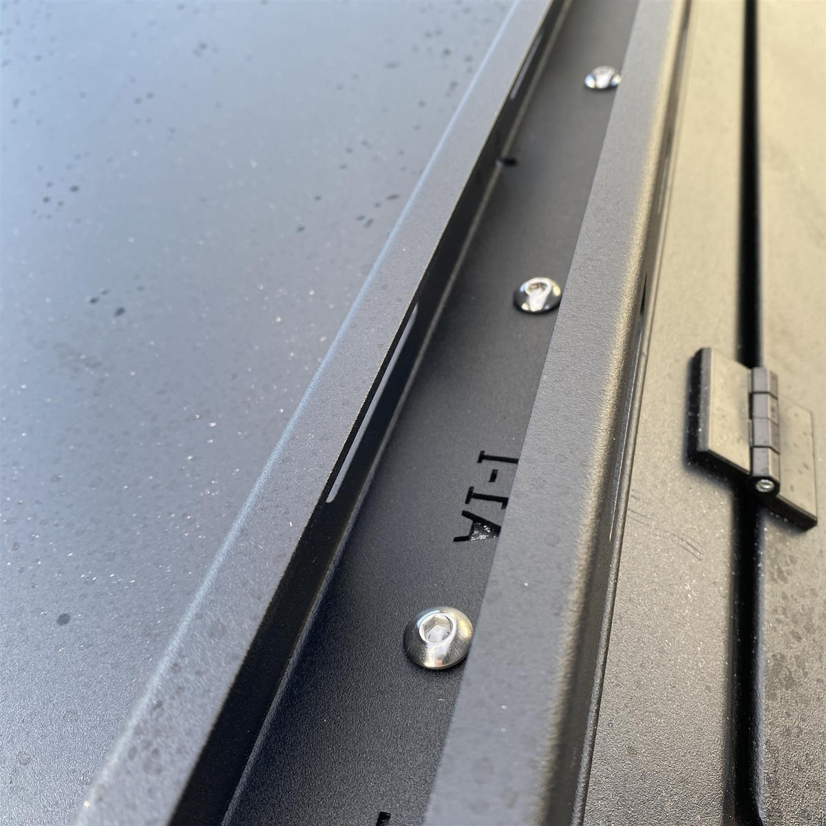 Direct4x4 Pickup Truck Hardtop Canopies Plain Sided Alu Trade Style Load Bed Hardtop Canopy for the Toyota Hilux 2016+
