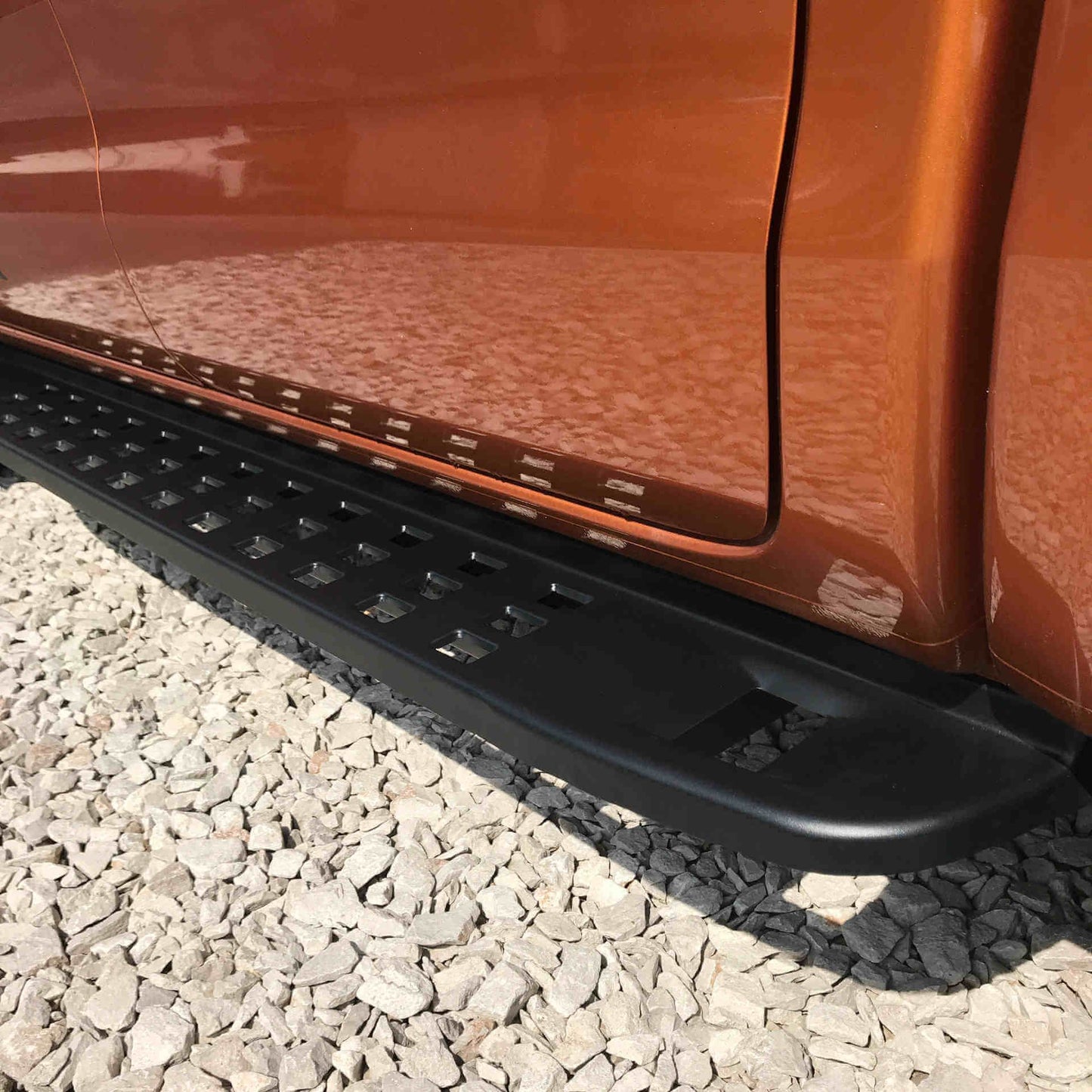 Direct4x4 Side Steps and Bars Gator Side Steps Running Boards for Nissan Navara NP300 2015+ Double Cab