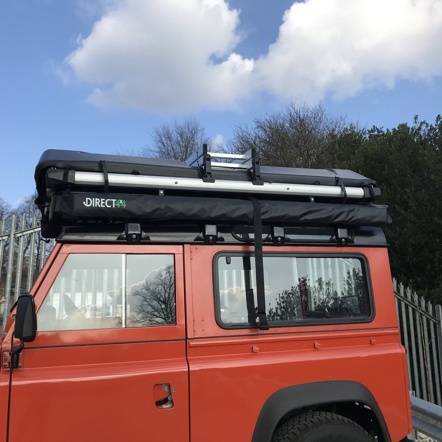 Direct4x4 Roof Top Tents Granite Grey Pathseeker 2 Person Auto Solar Hard Shell Roof Top Camping Tent