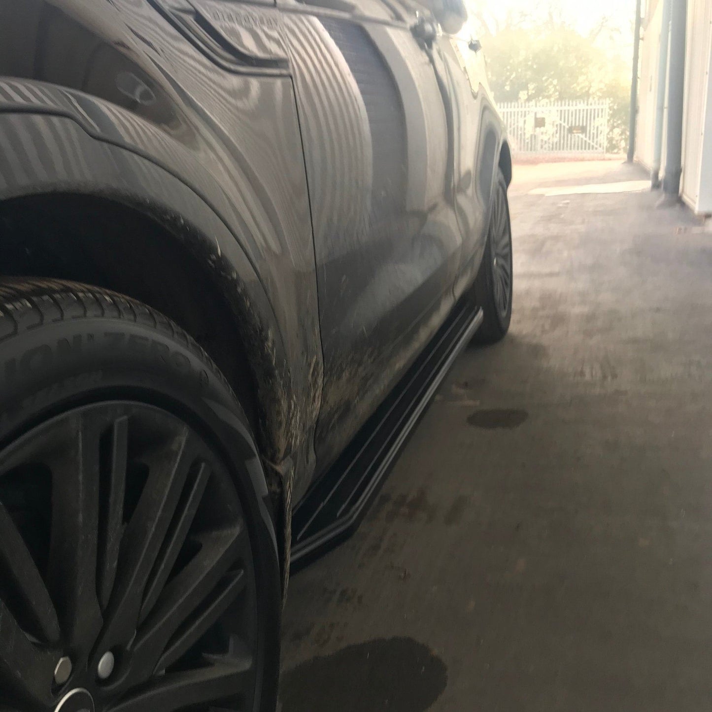 Direct4x4 Side Steps and Bars Black Raptor Side Steps Running Boards for Land Rover Discovery 5 2017+