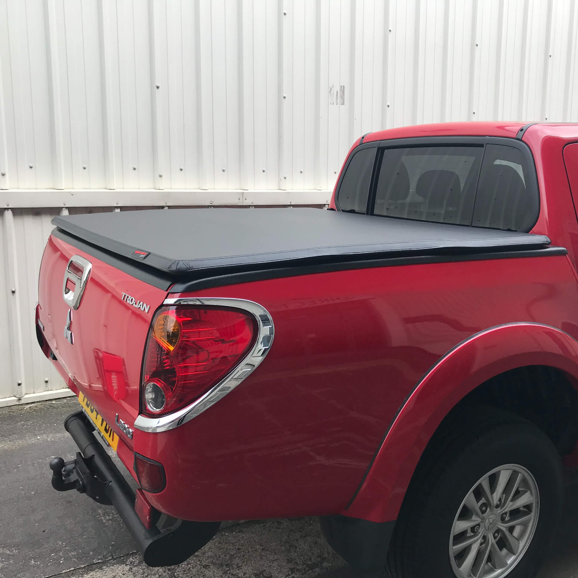 Direct4x4 Pickup Truck Tonneau Covers Soft Tri-Fold Tonneau Cover for Mitsubishi L200 Double Cab 05-10 Curved Bed
