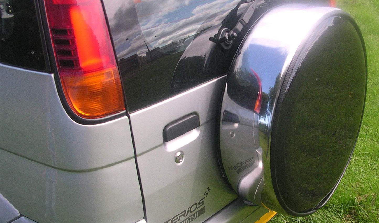 Direct4x4 Trim Accessories Black & Stainless Steel Wheel Cover - 195R15