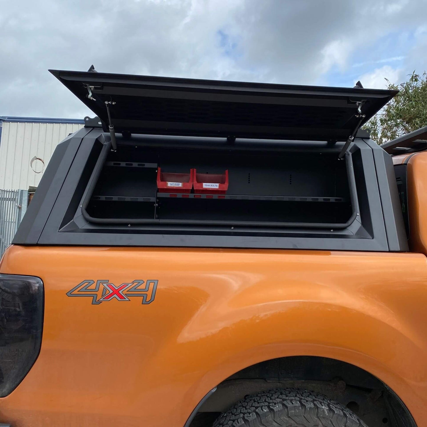 Direct4x4 Pickup Truck Hardtop Canopy Parts & Accessories Aluminium Pickup Load Bed Canopy Shelf Insert for the Toyota Hilux 2016+