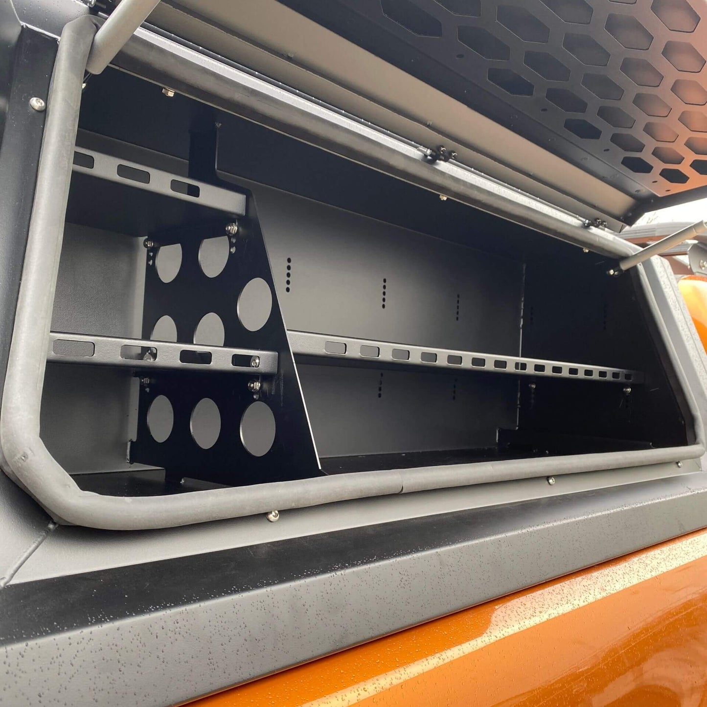 Direct4x4 Pickup Truck Hardtop Canopy Parts & Accessories Aluminium Pickup Load Bed Canopy Shelf Insert for the Toyota Hilux 2016+