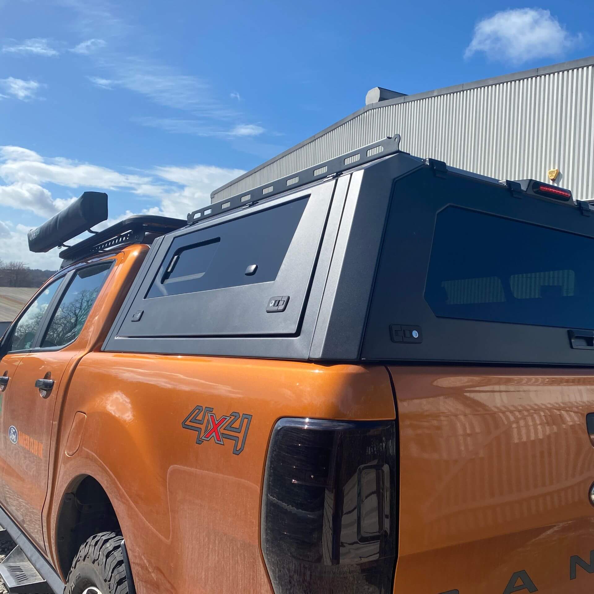 Direct4x4 Pickup Truck Hardtop Canopies Aluminium Slide Window Pickup Truck Load Bed Canopy for the Toyota Hilux 2016+