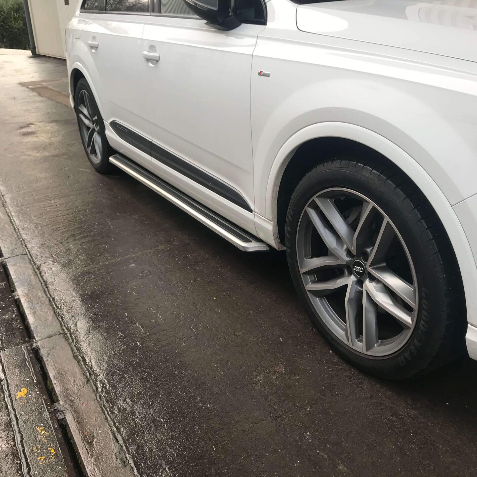 Direct4x4 Side Steps and Bars OE Style Side Steps Running Boards for Audi Q7 2016-2019