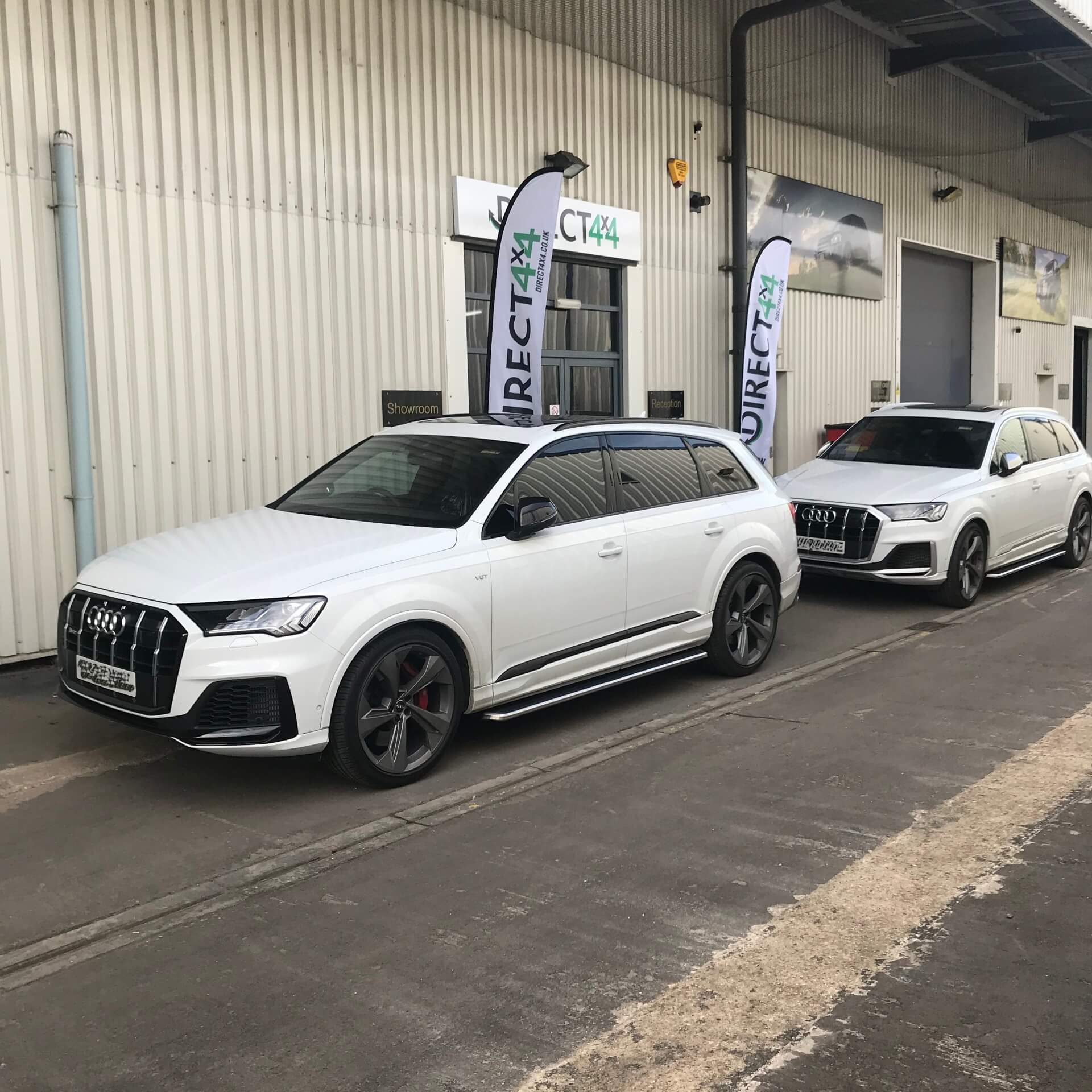 Direct4x4 Side Steps and Bars OE Style Side Steps Running Boards for Audi Q7 2016-2019