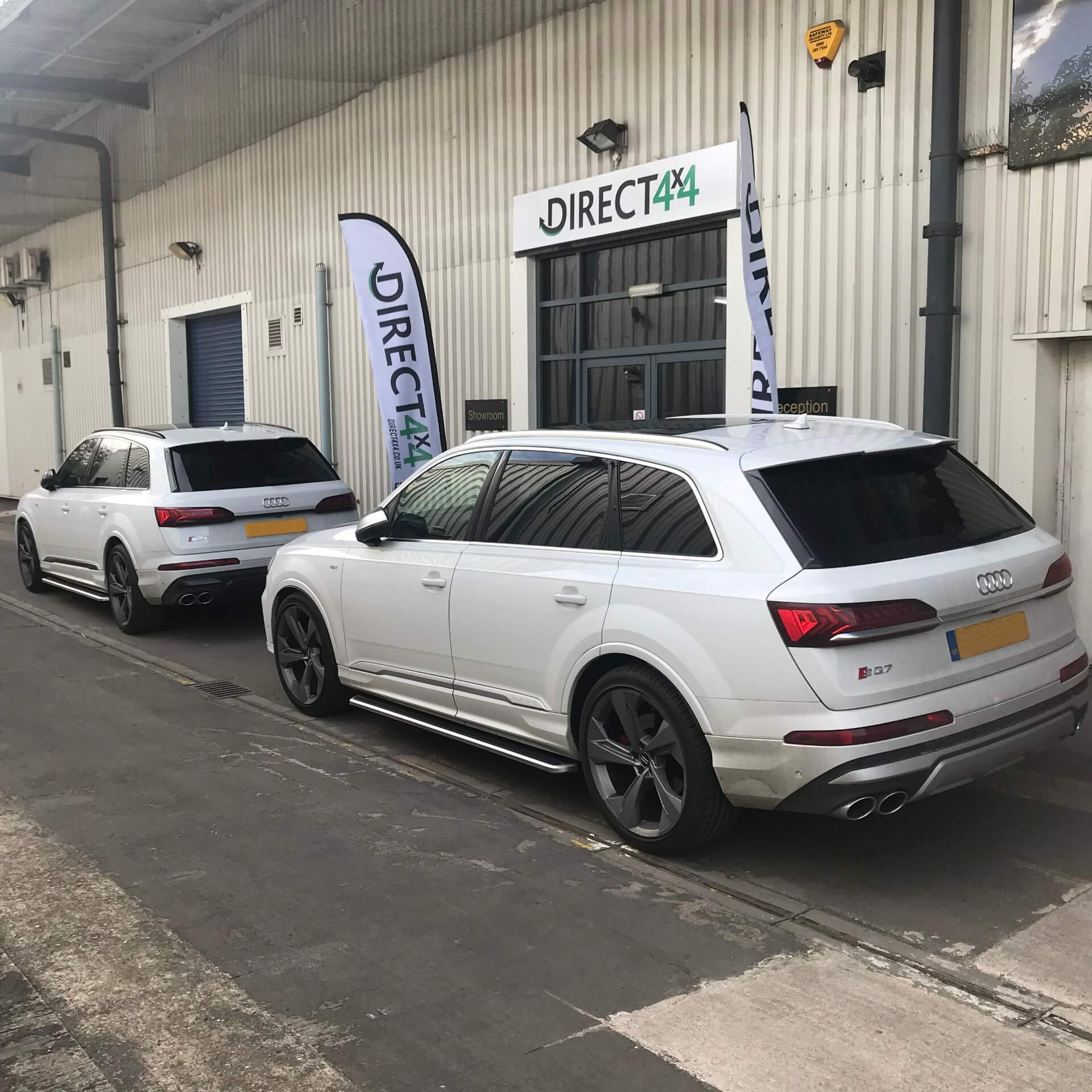 Direct4x4 Side Steps and Bars OE Style Side Steps Running Boards for Audi Q7 2016-2019