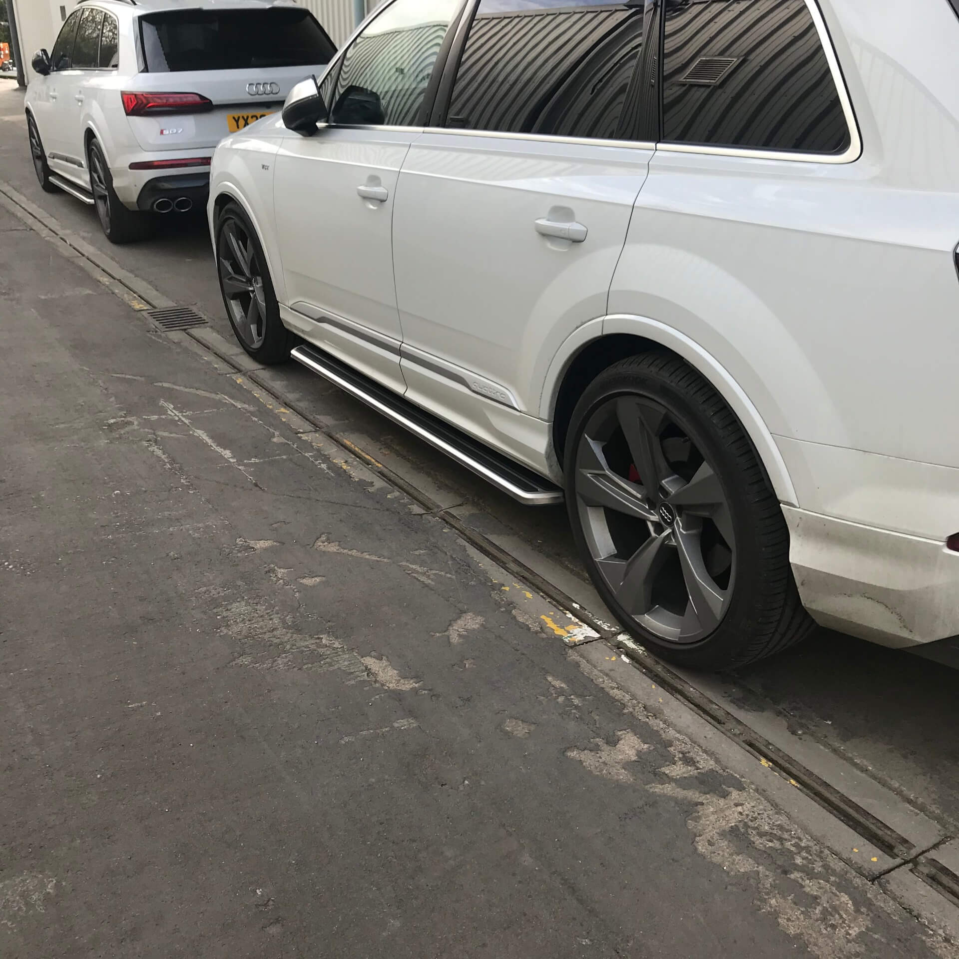 Direct4x4 Side Steps and Bars OE Style Side Steps Running Boards for Audi Q7 2016-2019