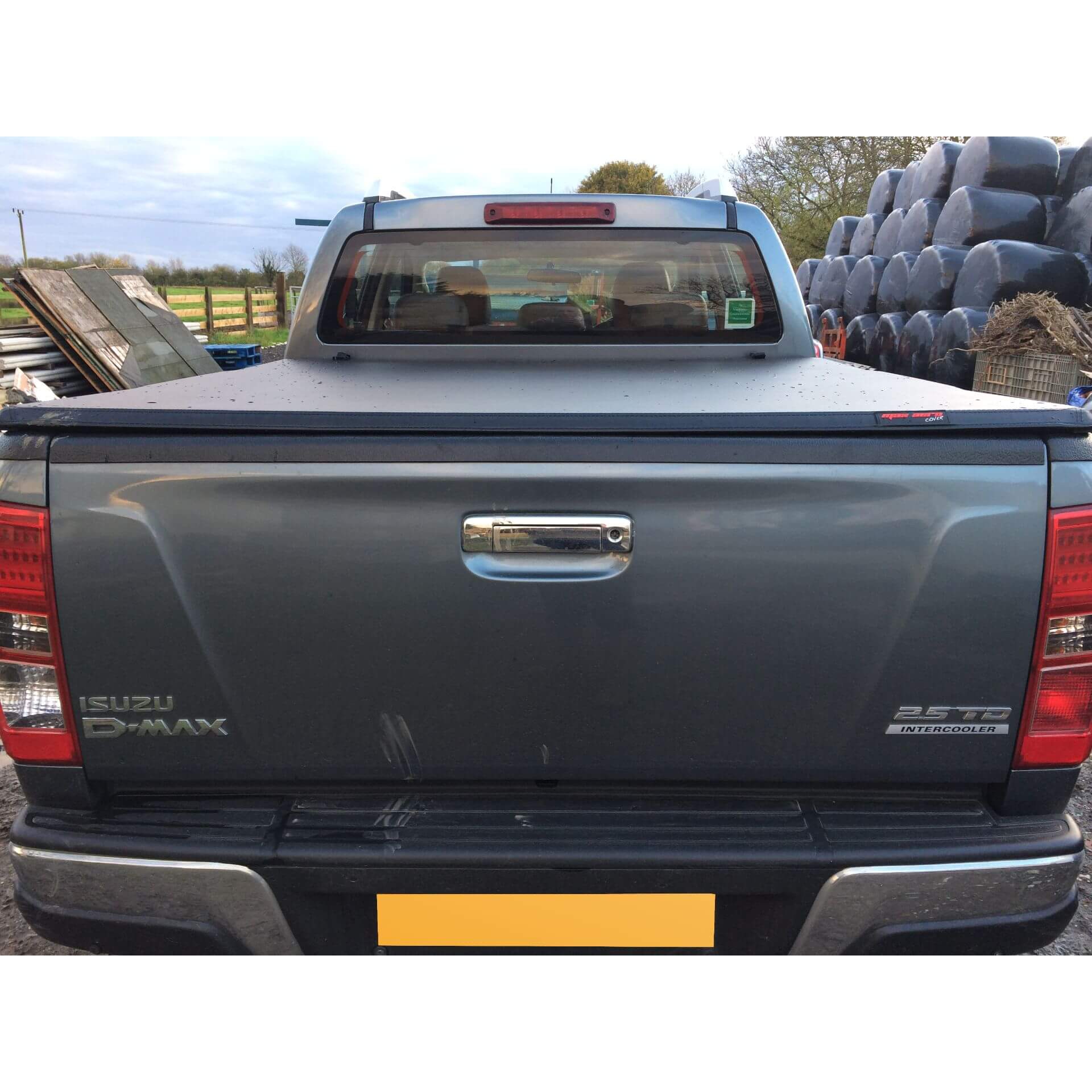 Direct4x4 Pickup Truck Tonneau Covers Soft Tri-Fold Tonneau Cover for Isuzu D-Max Double Cab 2012-2020