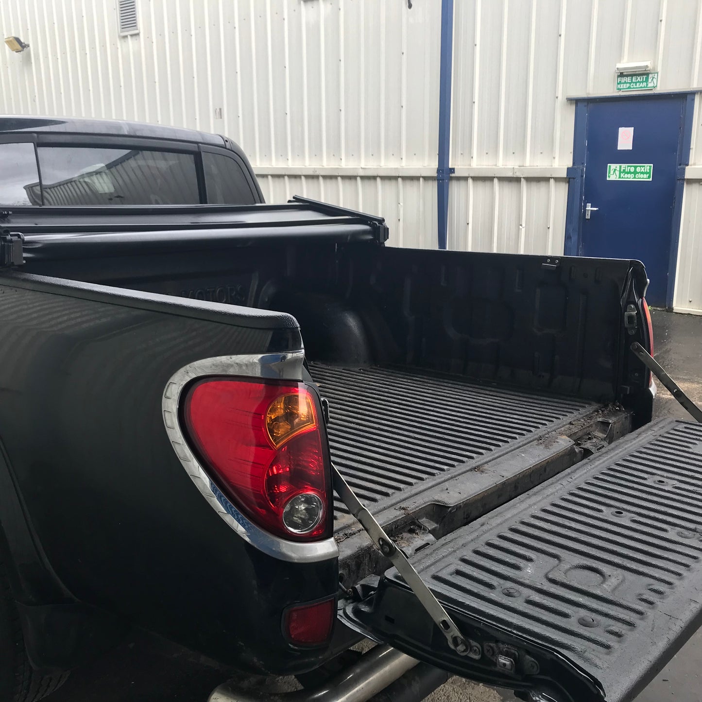 Direct4x4 Pickup Truck Tonneau Covers Soft Tri-Fold Tonneau Cover for Mitsubishi L200 Double Cab 10-14 Long Bed