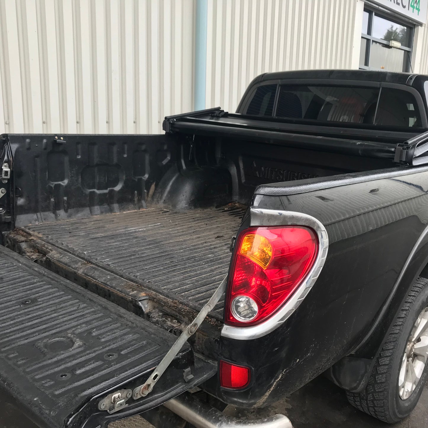 Direct4x4 Pickup Truck Tonneau Covers Soft Tri-Fold Tonneau Cover for Mitsubishi L200 Double Cab 10-14 Long Bed