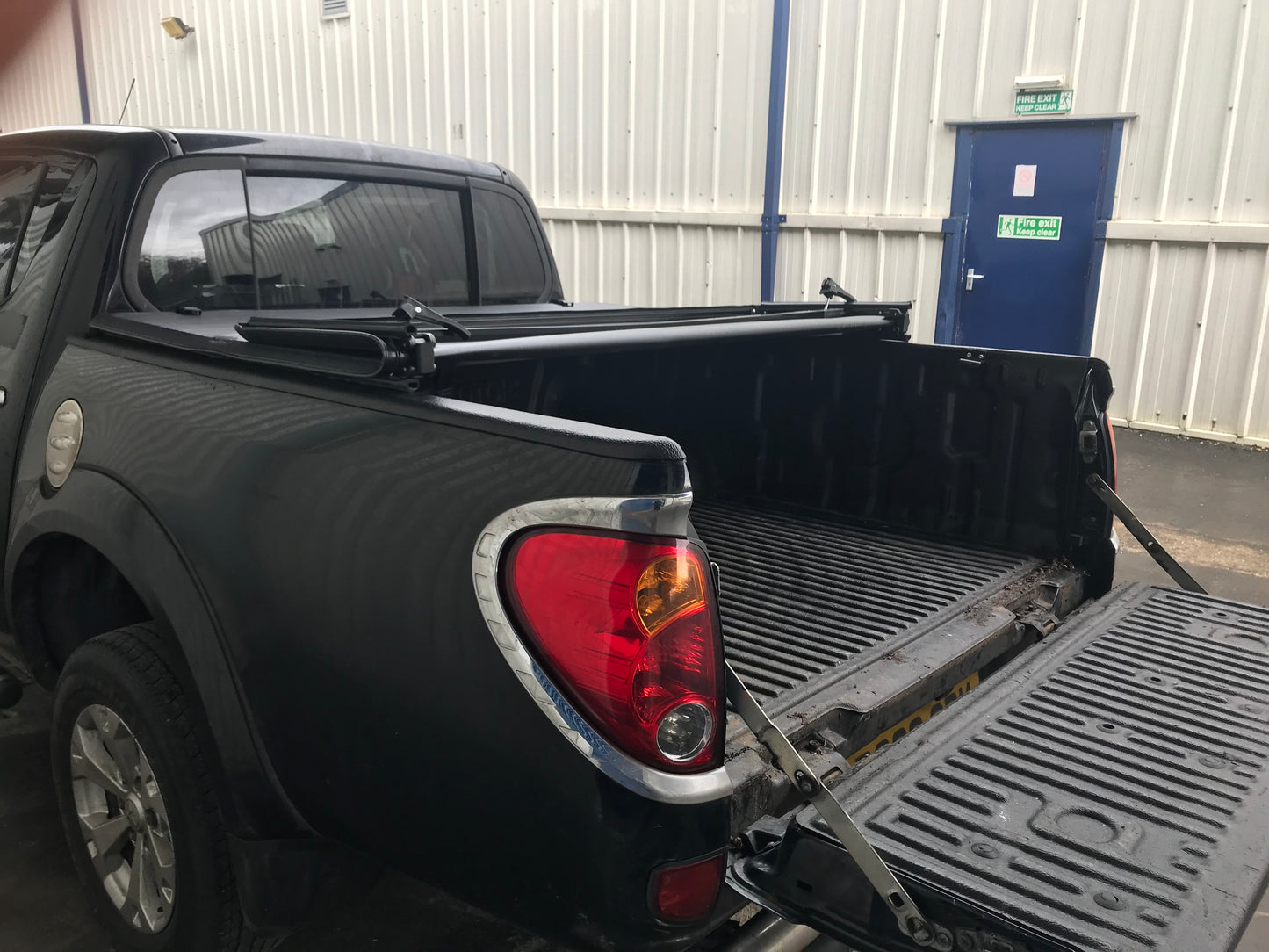 Direct4x4 Pickup Truck Tonneau Covers Soft Tri-Fold Tonneau Cover for Mitsubishi L200 Double Cab 10-14 Long Bed