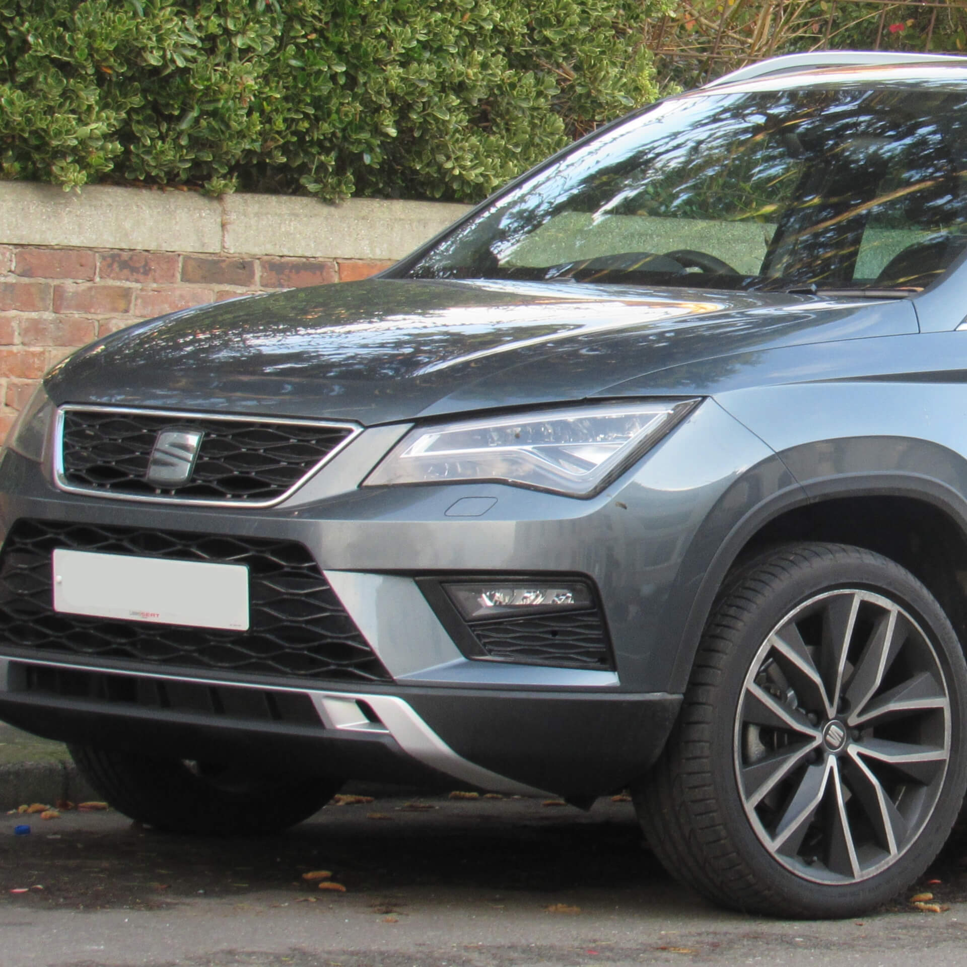 Direct4x4 accessories for Seat Ateca vehicles with a photo of a grey Seat Ateca parked next to a brick wall