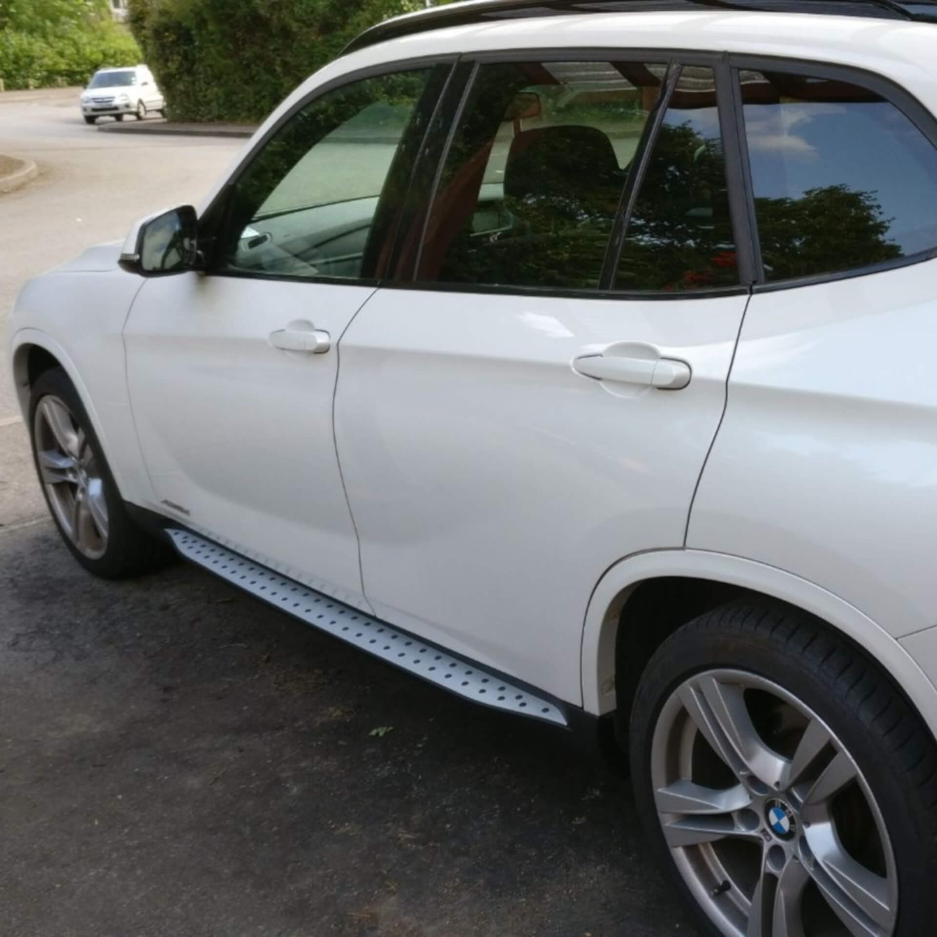 Direct4x4 accessories for BMW X1 vehicles with a photo of side steps fitted to a white BMW X1