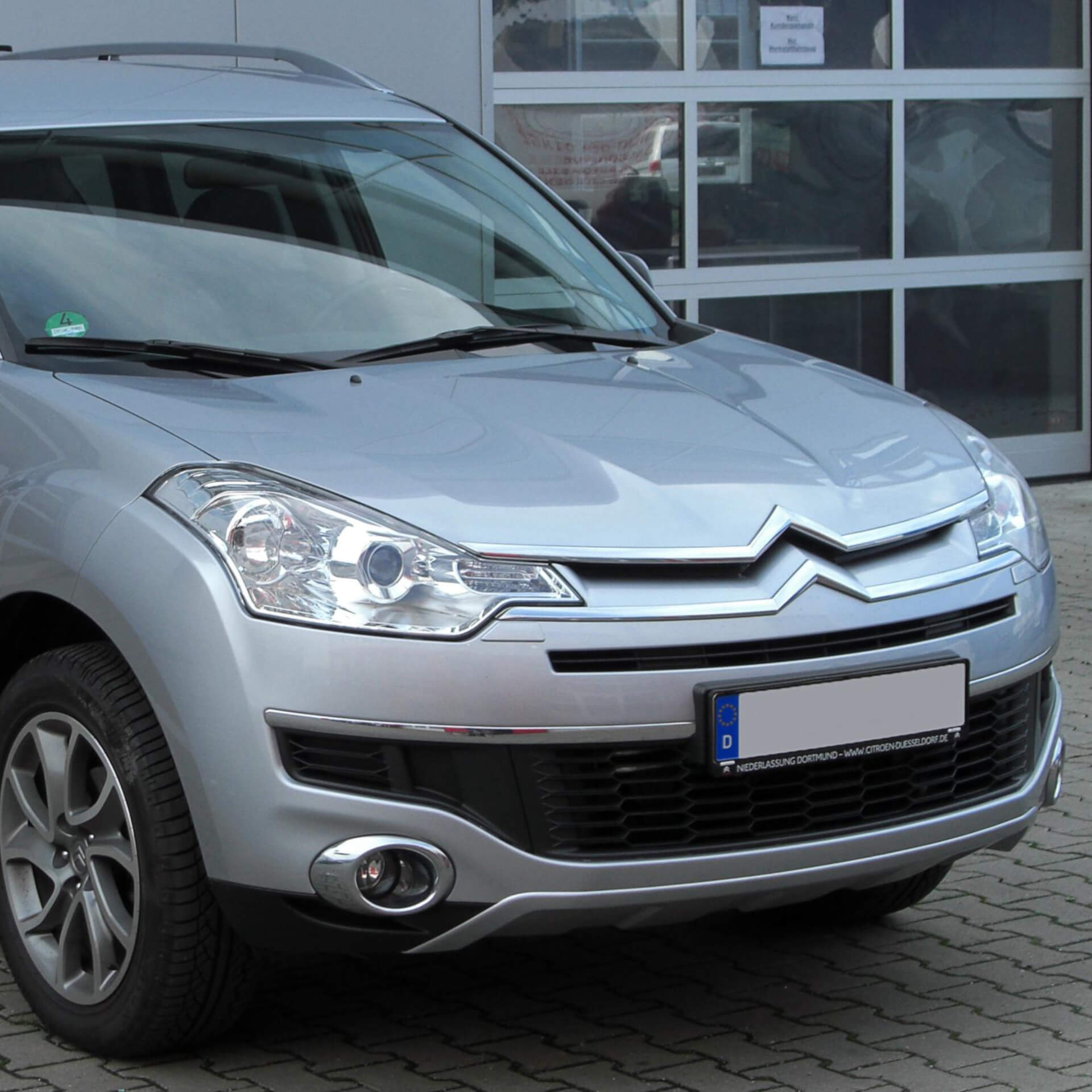 Direct4x4 accessories for Citroen C-Crosser vehicles with a photo of the front of a silver Citroen C-Crosser