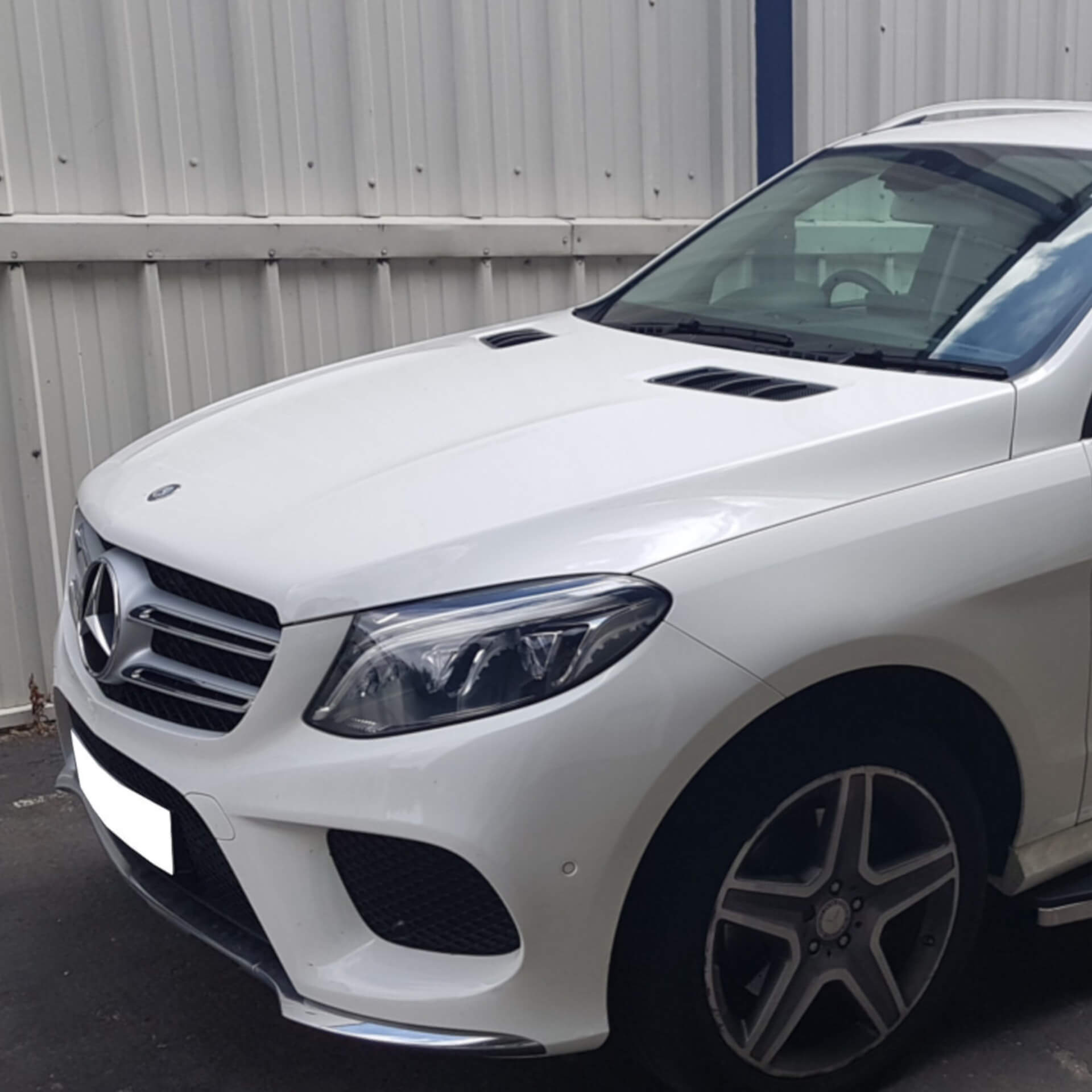 Direct4x4 accessories for Mercedes GLE vehicles with a photo of the front of a white Mercedes GLE
