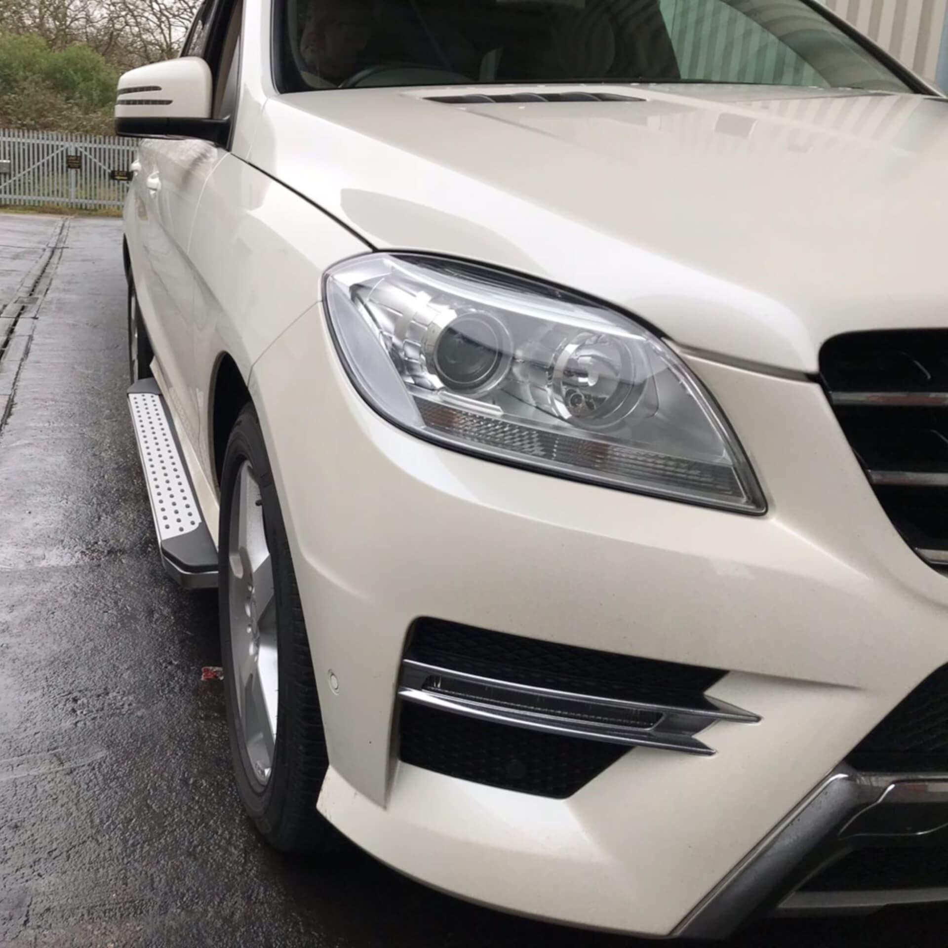 Direct4x4 accessories for Mercedes ML vehicles with a photo of the front of a white Mercedes ML looking down the drivers at the Freedom side steps