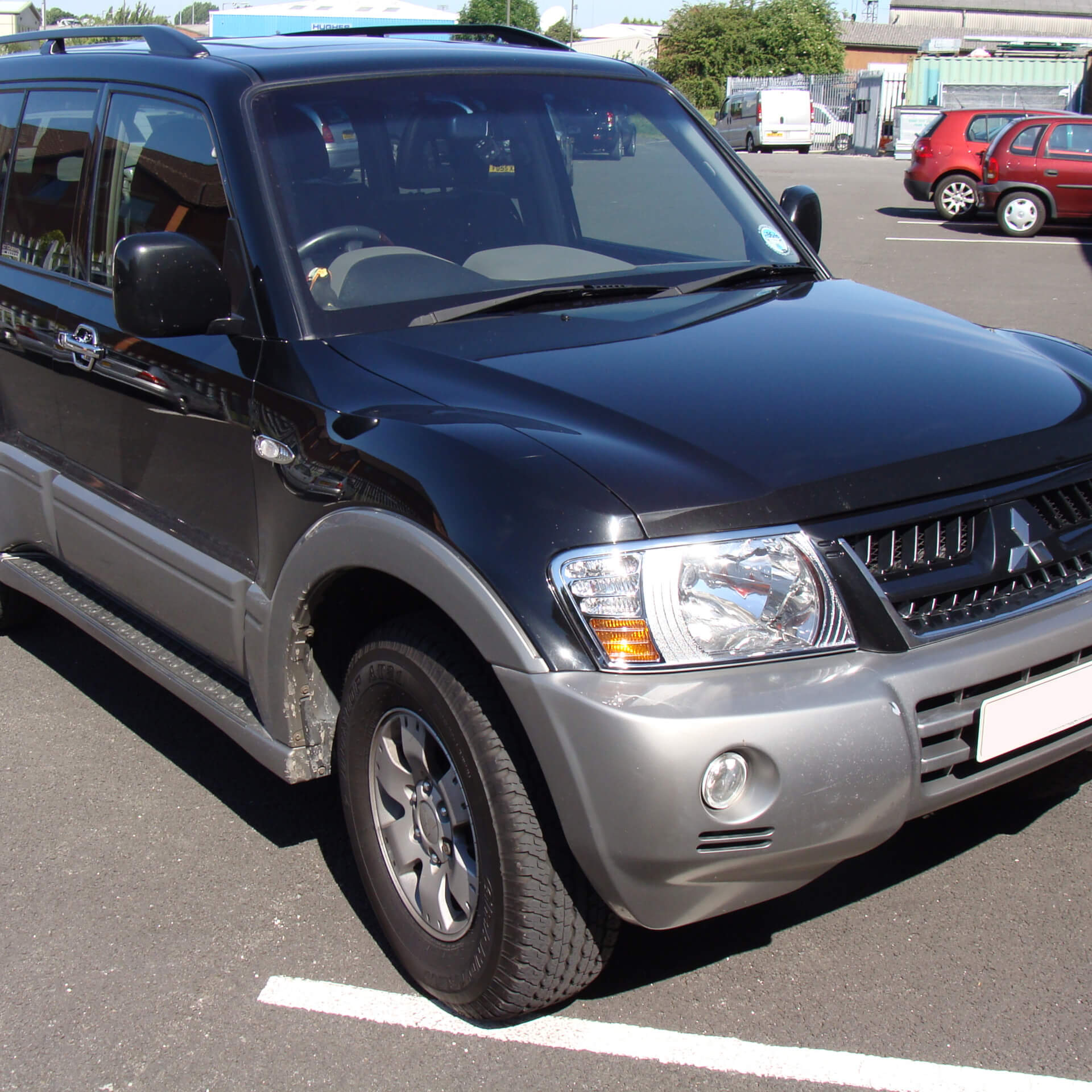 Direct4x4 accessories for Mitsubishi Shogun vehicles with a photo of a black and silver Mitsubishi Shogun parked in a car park