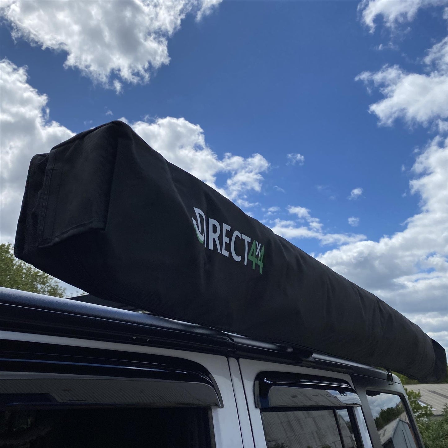 Expedition Automatic Freestanding Pull-out Vehicle Side Awning with Walls