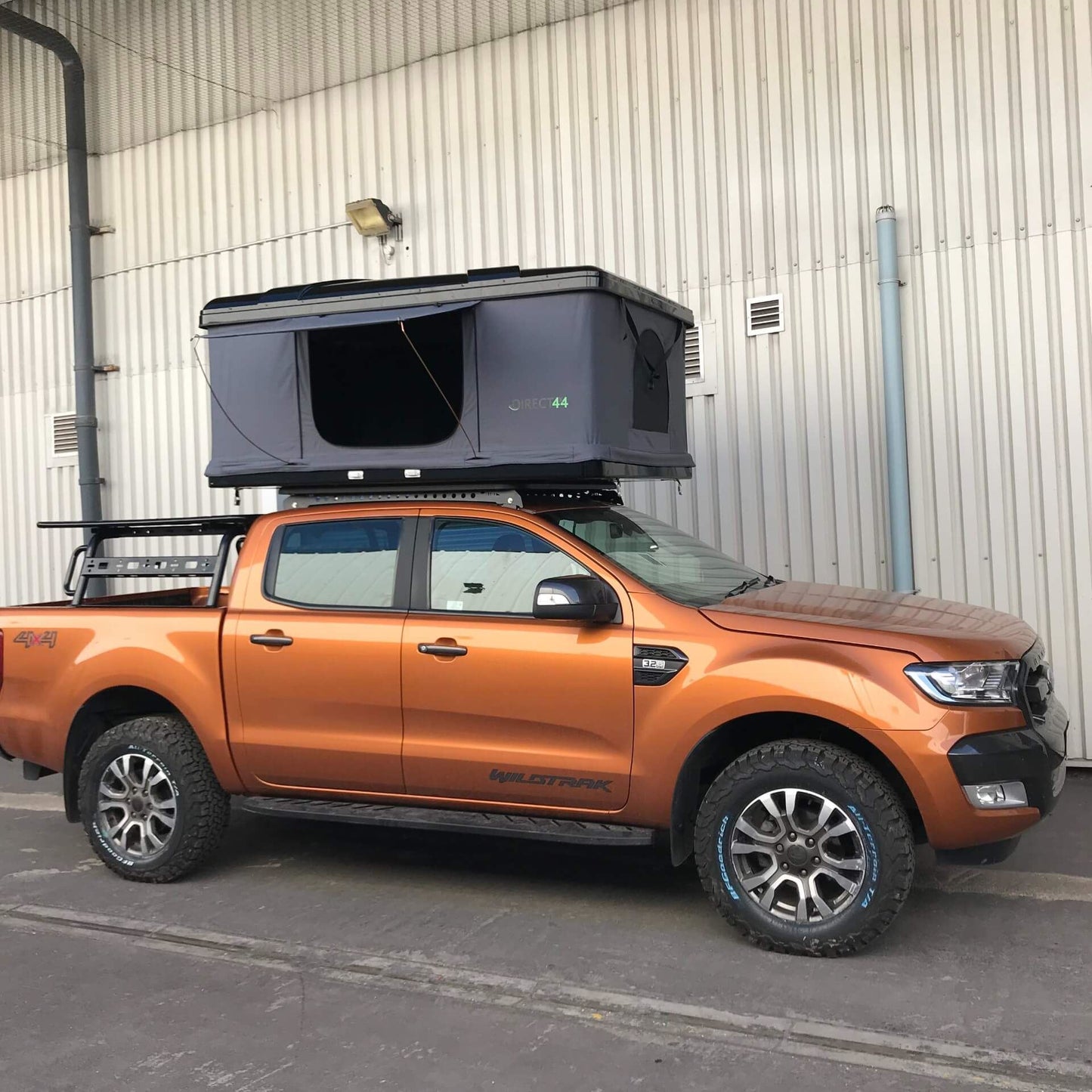 Direct4x4 Roof Top Tents [CLEARANCE] Black Overland Expedition Hard Shell Pop-up 2-Person Roof Top Camping Tent