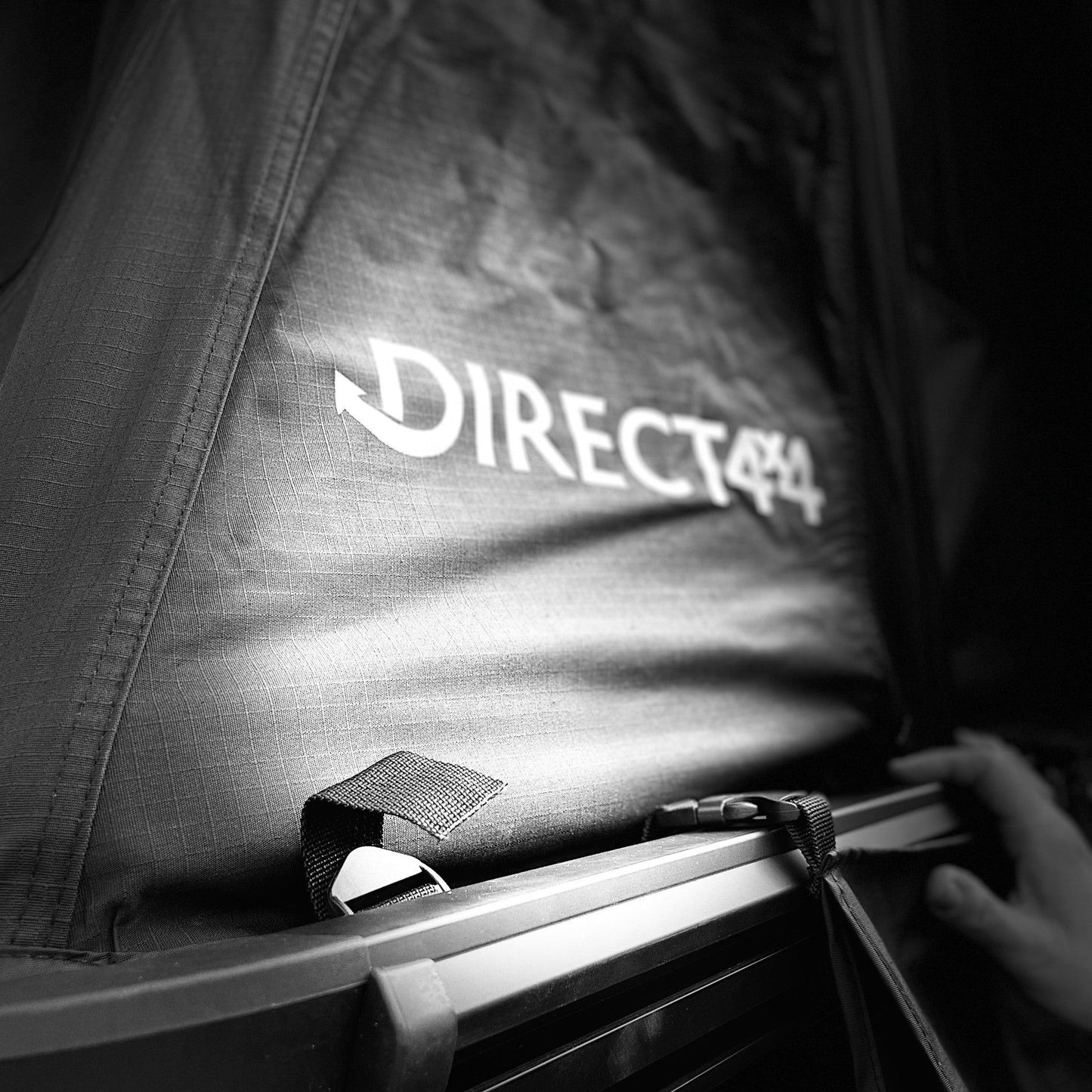 Direct4x4 Roof Top Tents [CLEARANCE] All Black 2 Person Expedition Aluminium Clamshell Roof Top Tent