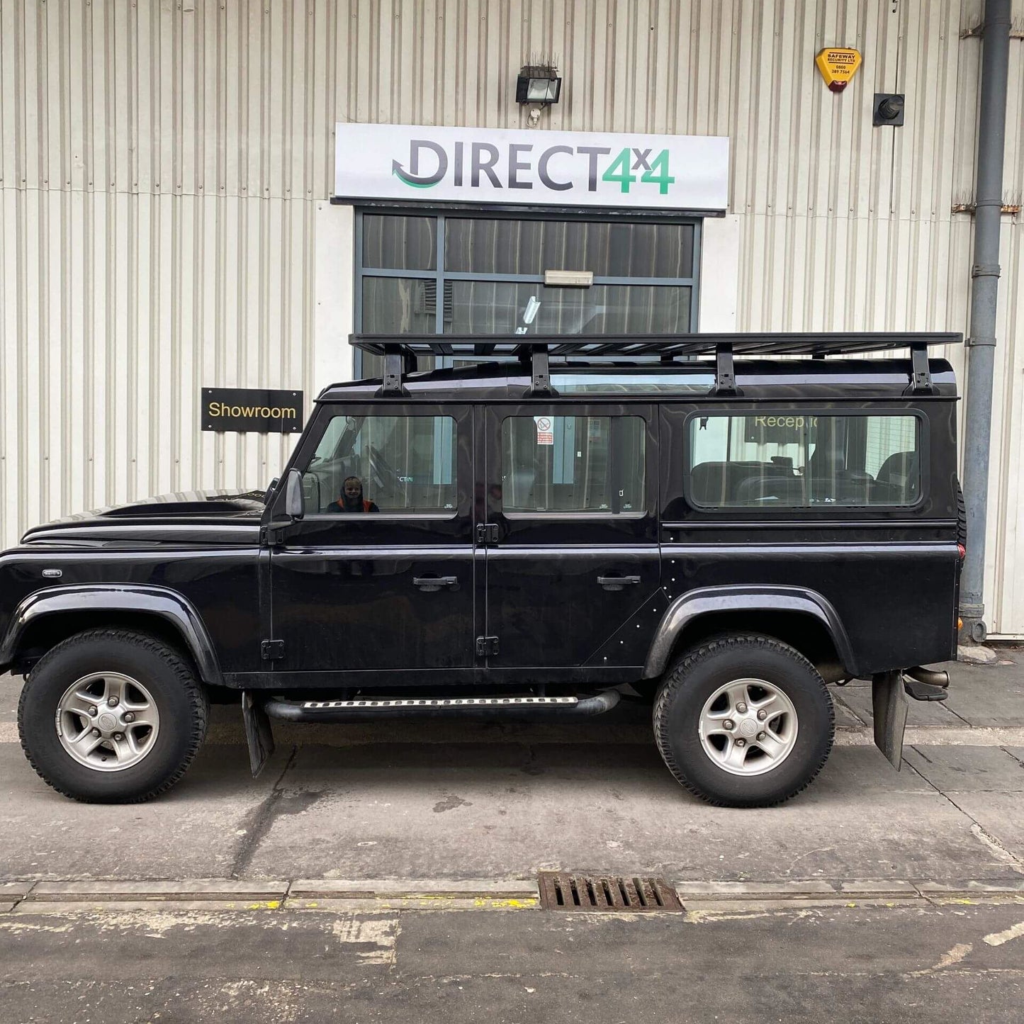 Direct4x4 Roof Racks AluMod Low Profile 228cm x 147cm Roof Rack for the Land Rover Defender 90 83-16