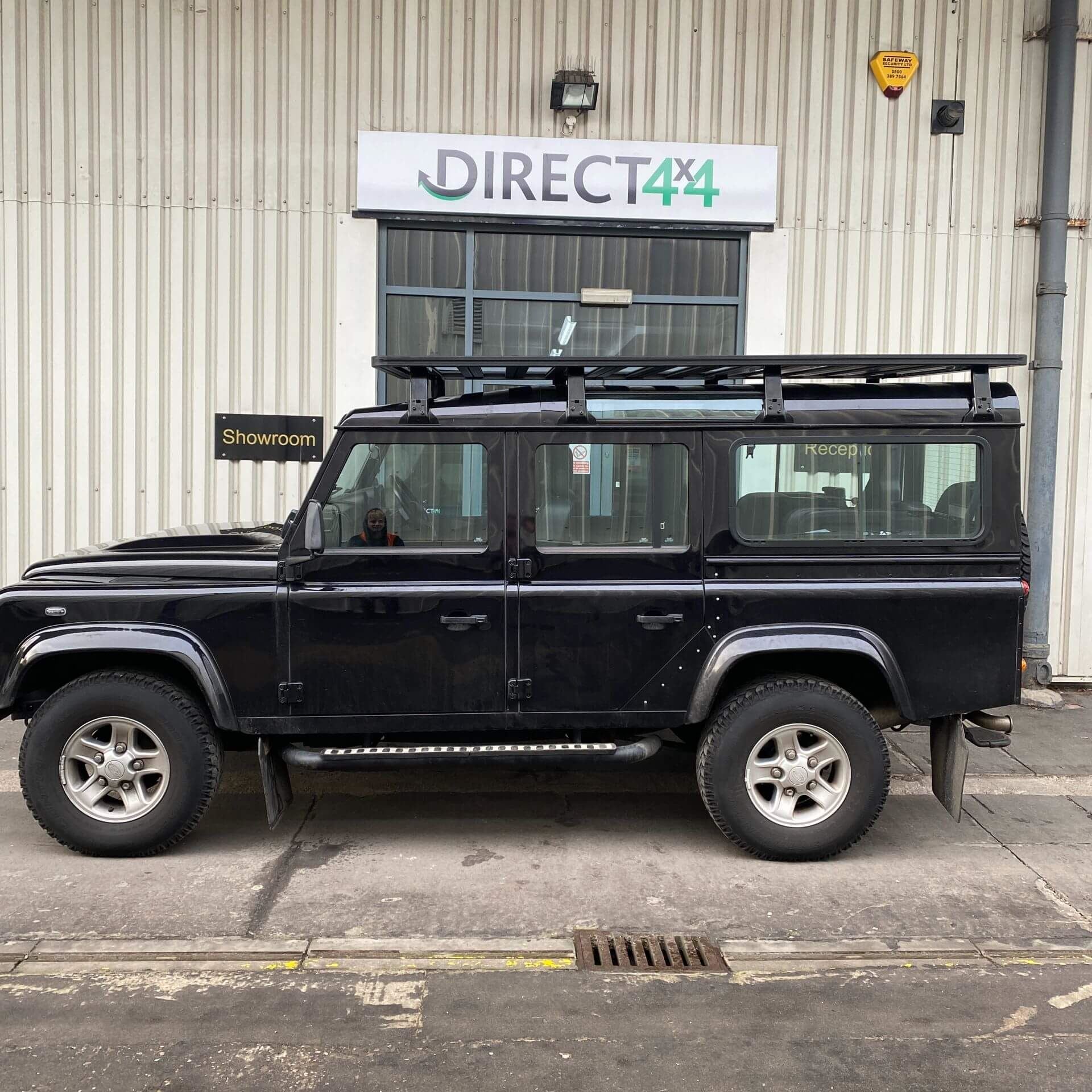 Direct4x4 Roof Racks AluMod Low Profile 228cm x 147cm Roof Rack for the Land Rover Defender 90 83-16