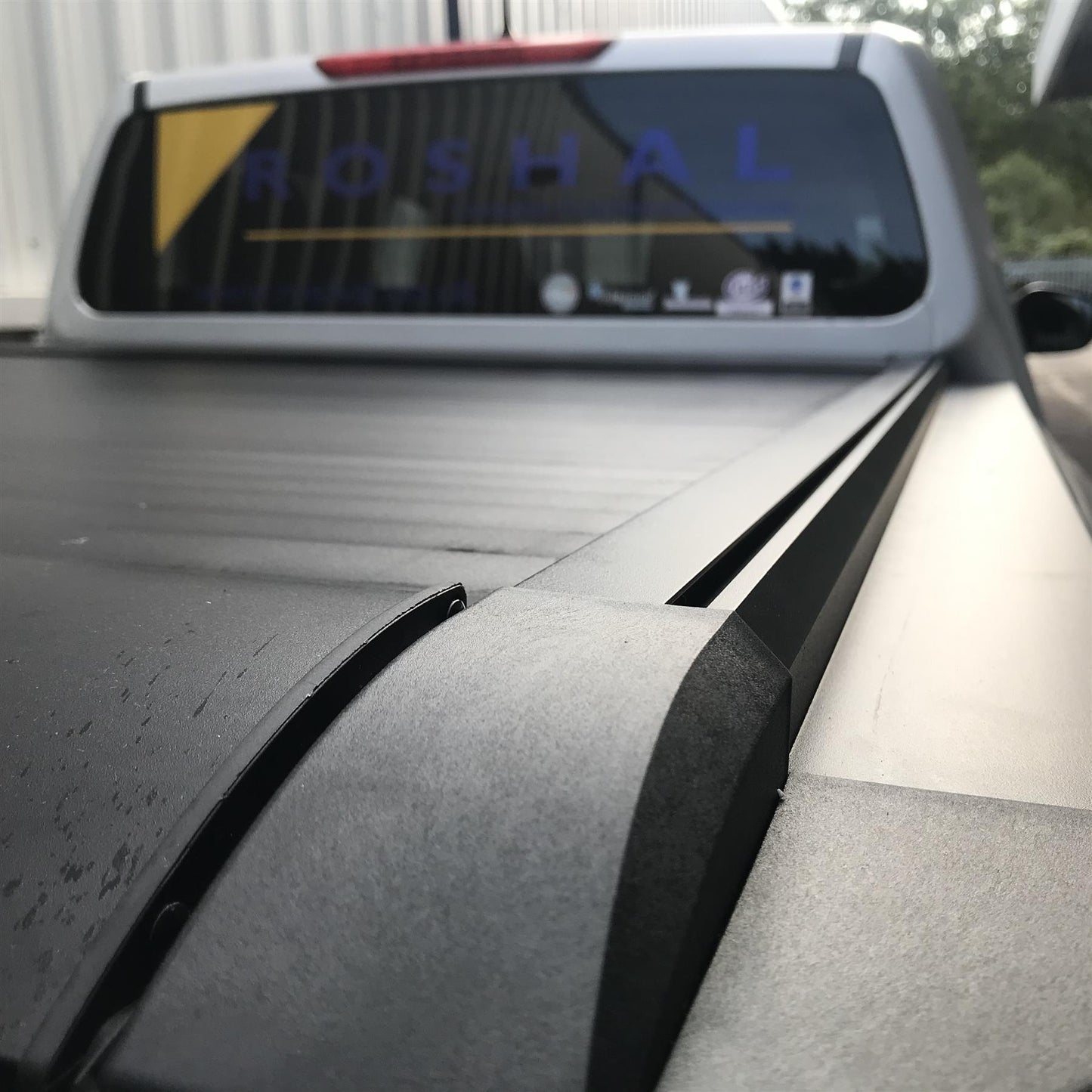 Direct4x4 Pickup Truck Tonneau Covers Roll & Lock Style Load Bed Tonneau Cover Isuzu D-Max 12-20 [Roll Bar Compatible]