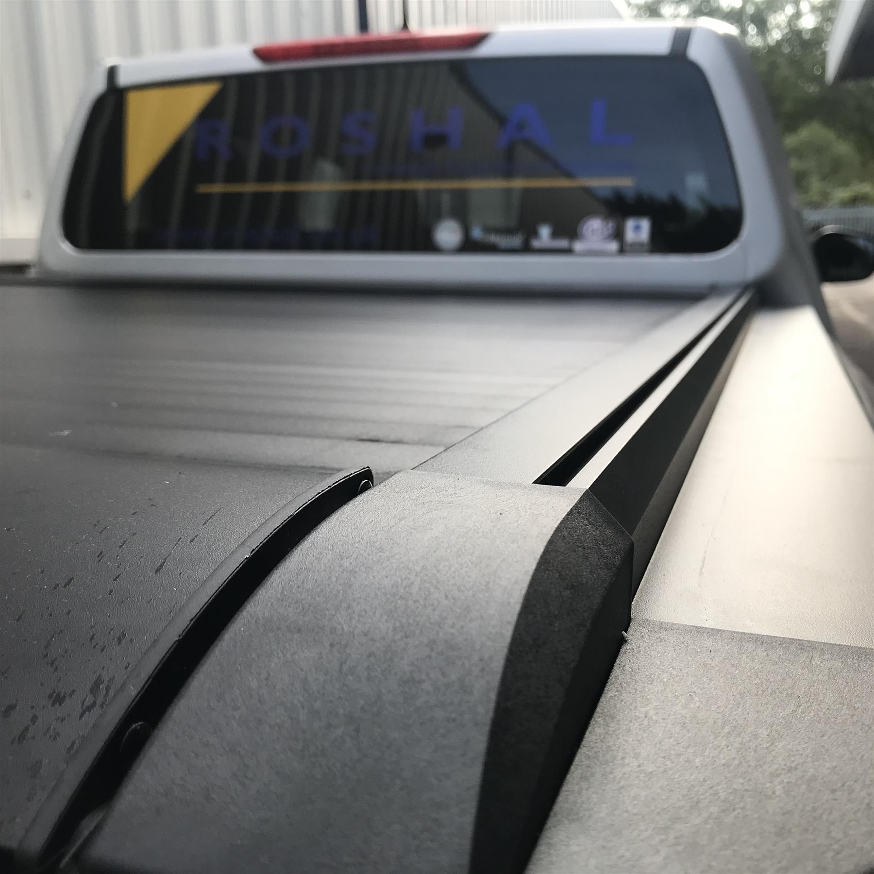 Direct4x4 Pickup Truck Tonneau Covers Roll & Lock Style Load Bed Tonneau Cover Isuzu D-Max 12-20 [Roll Bar Compatible]