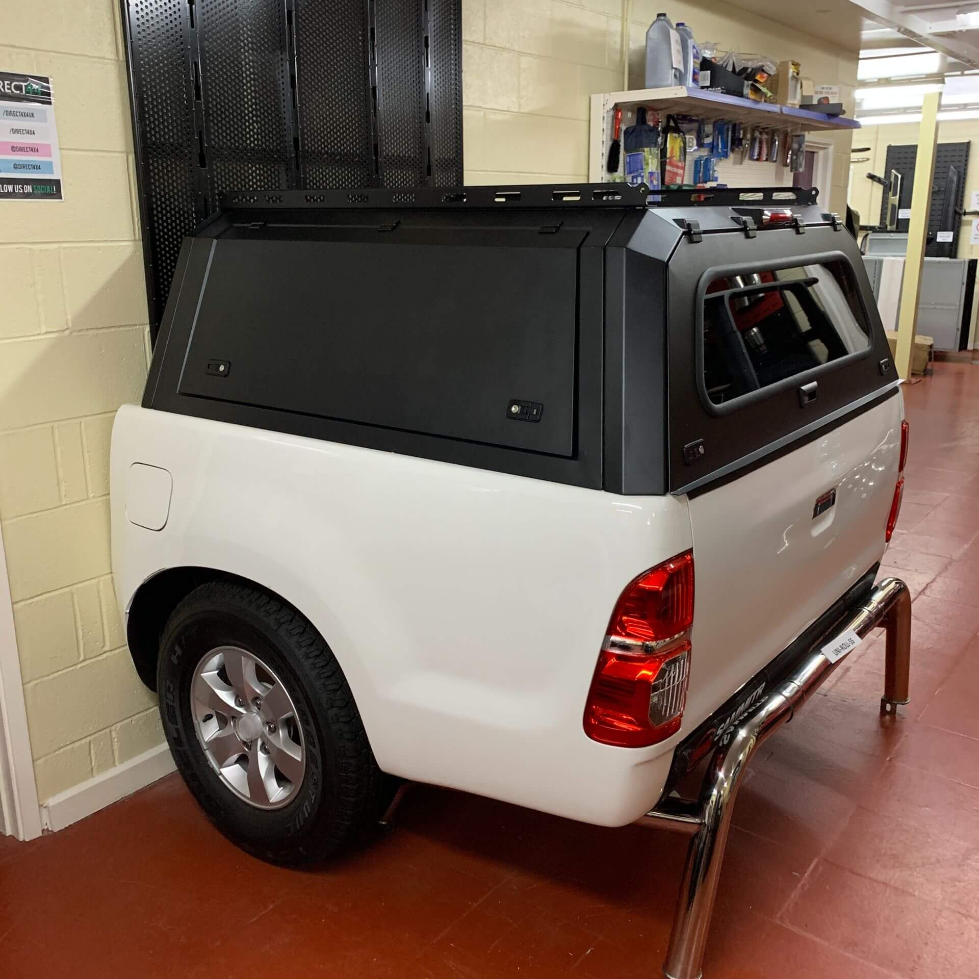 Direct4x4 Pickup Truck Hardtop Canopies Aluminium Expedition Load Bed Canopy for the Toyota Hilux 2005-2016 Double Cab