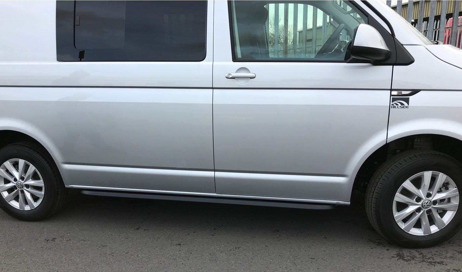 Direct4x4 Side Steps and Bars Black Angular OE Style Side Bars for the Volkswagen Transporter T5 SWB
