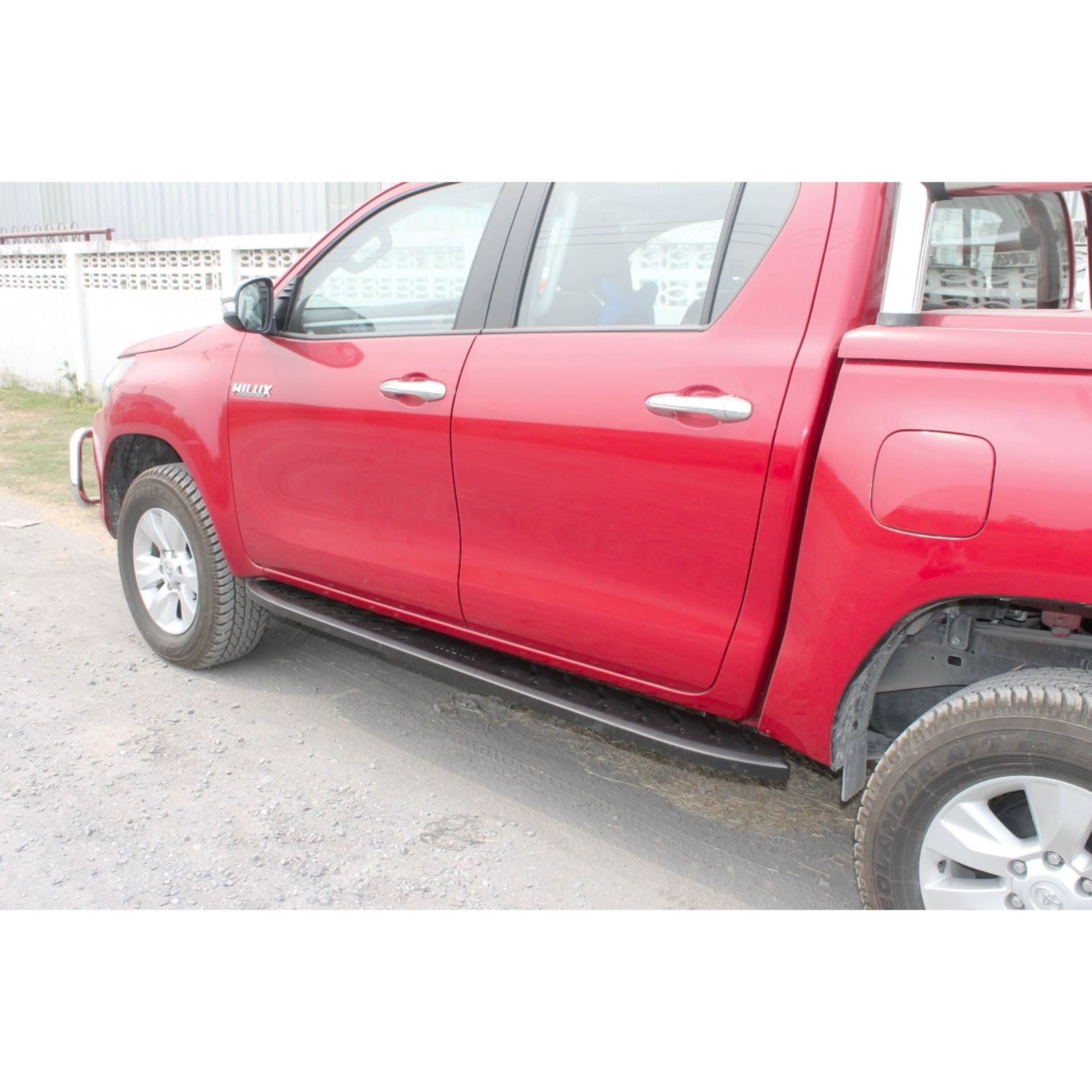 Direct4x4 Side Steps and Bars Shark Side Steps Running Boards for Toyota Hilux Double Cab 2016+