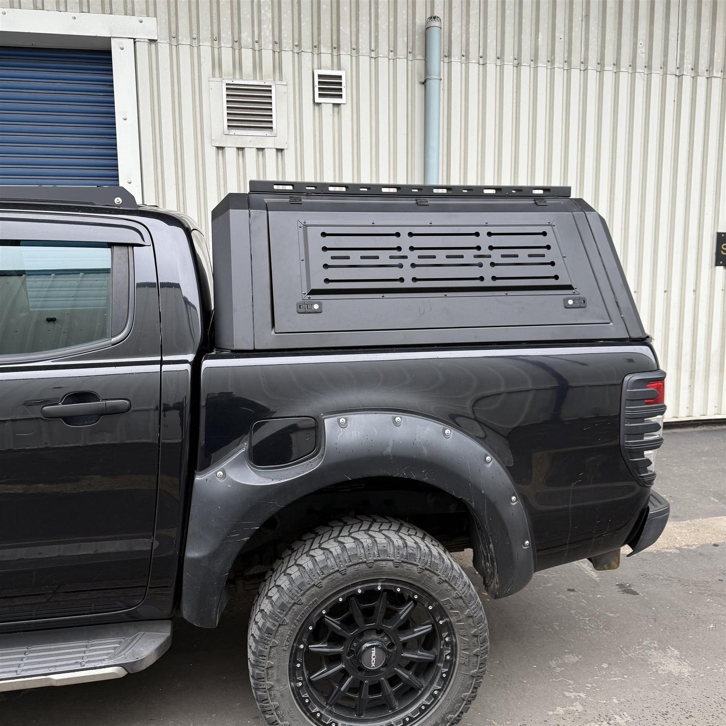 Direct4x4 Pickup Truck Hardtop Canopies Aluminium Trade Style Load Bed Hardtop Canopy for the Ford Ranger 2022+ MK4 T9 (P703) Double Cab